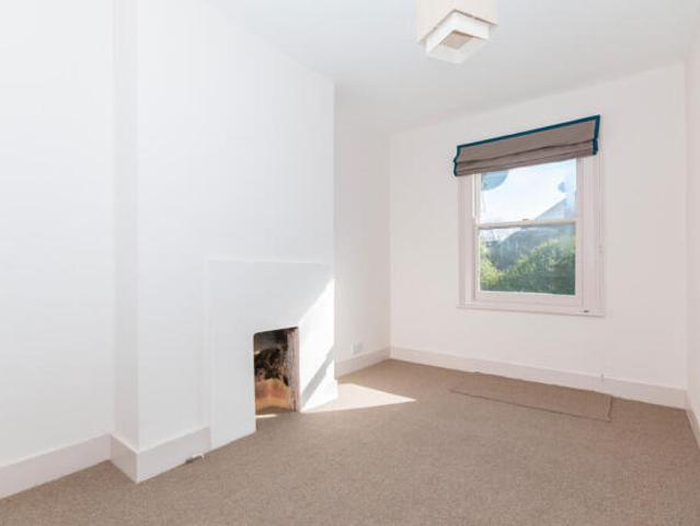 Cottage for rent in Cat Hill