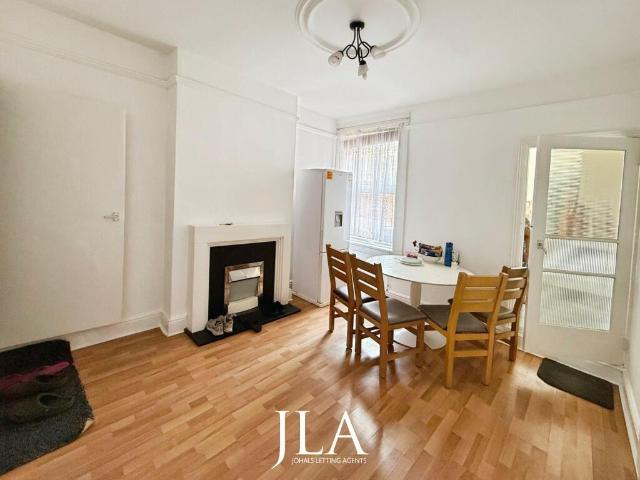 Terraced House for rent in Leicester