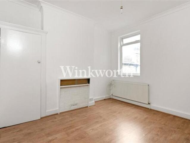 Cottage for rent in Palmers Green, Greater London