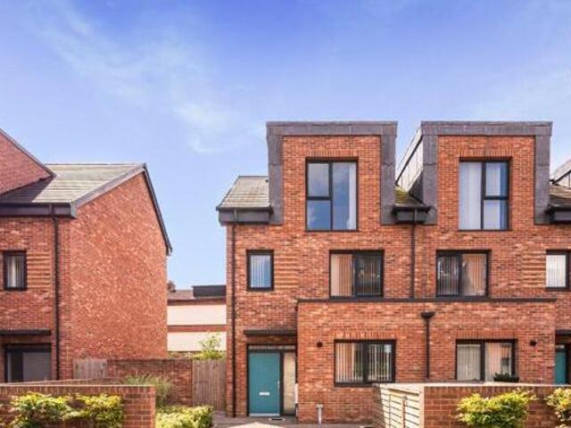 House for rent in Brentford End, Greater London