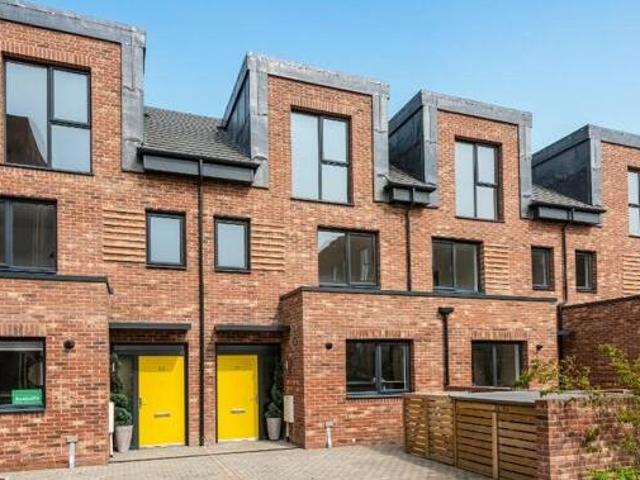 House for rent in Brentford End, Greater London