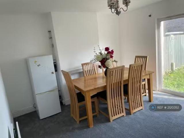 House for rent in Fishersgate, West Sussex