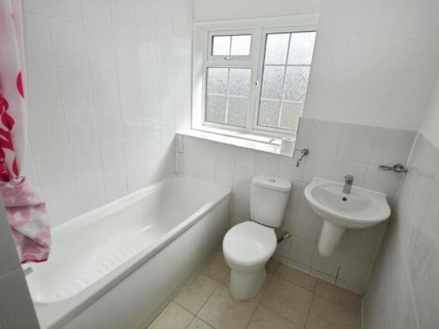 Cottage for rent in Greater London