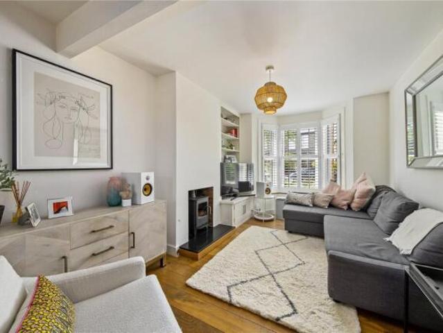 Cottage for rent in Twickenham, Greater London