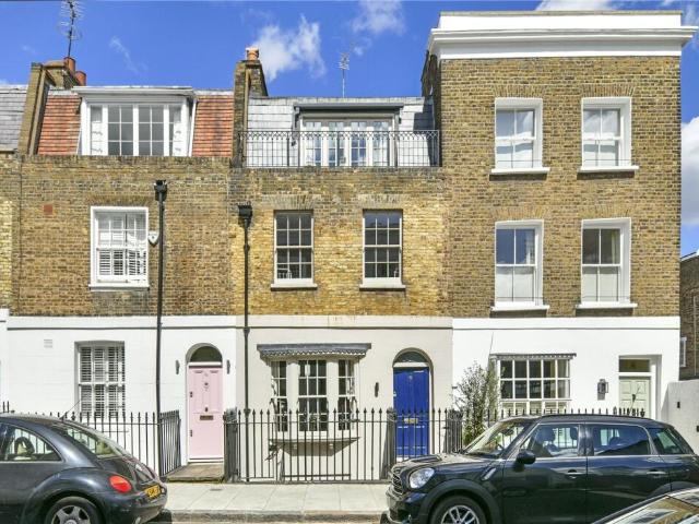 Terraced House for rent in Kensington
