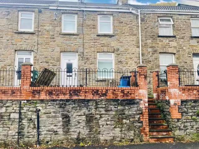 House for rent in London Borough of Ealing, Hanwell