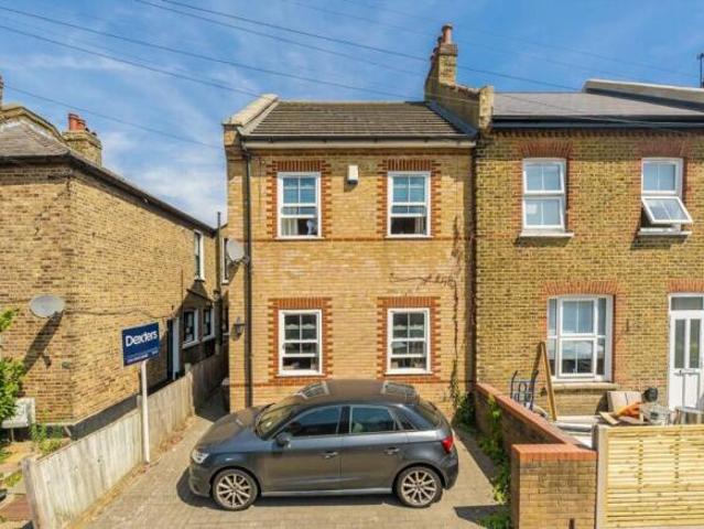 Cottage for rent in Tooting Graveney, Greater London