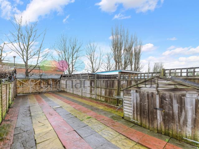 Cottage for rent in London Borough of Merton, Mitcham