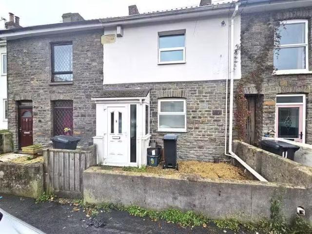 House for rent in Kenton, Greater London