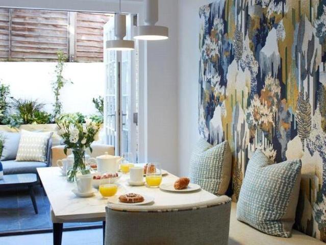 Cottage for rent in Knightsbridge, Greater London