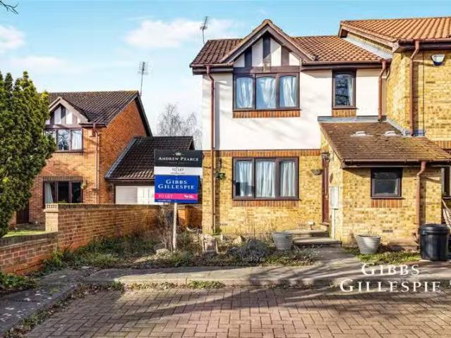House for rent in Hatch End, Greater London