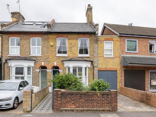 Terraced House for rent in Leytonstone