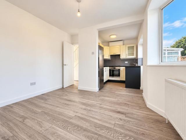 Cottage for rent in Paulsgrove, Portsmouth