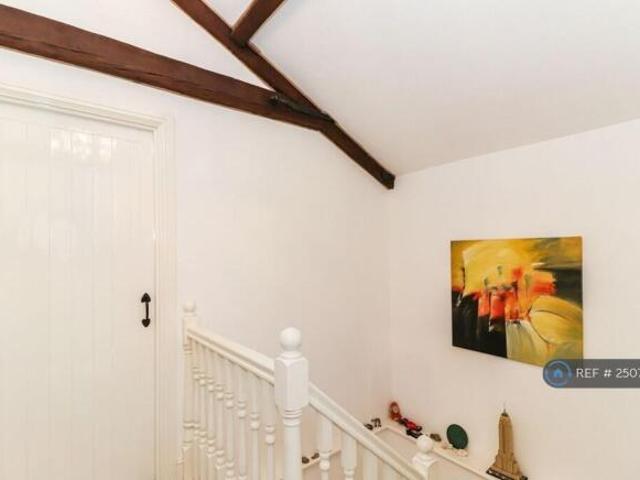 Cottage for rent in North Watford, Hertfordshire
