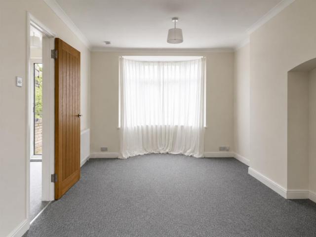 Cottage for rent in Edgware, Greater London