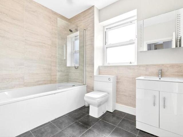 Cottage for rent in Greater London