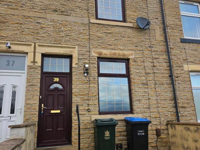Terraced House for rent in Bradford