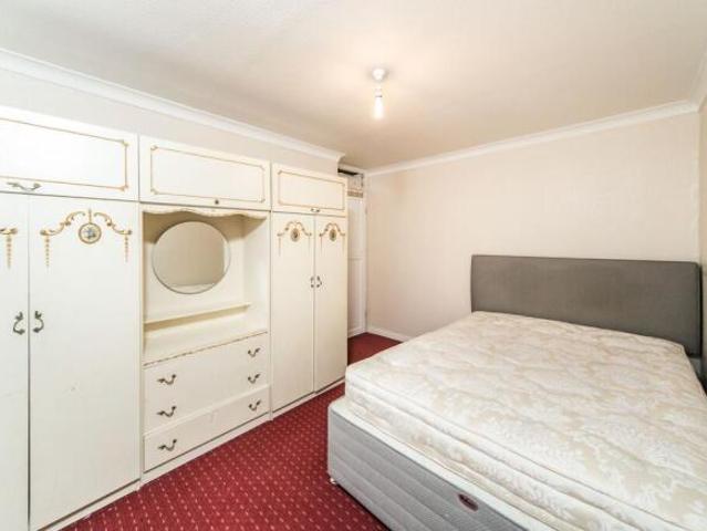 Cottage for rent in Reading