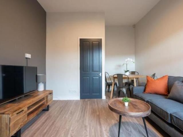 Cottage for rent in Newcastle, Leslie