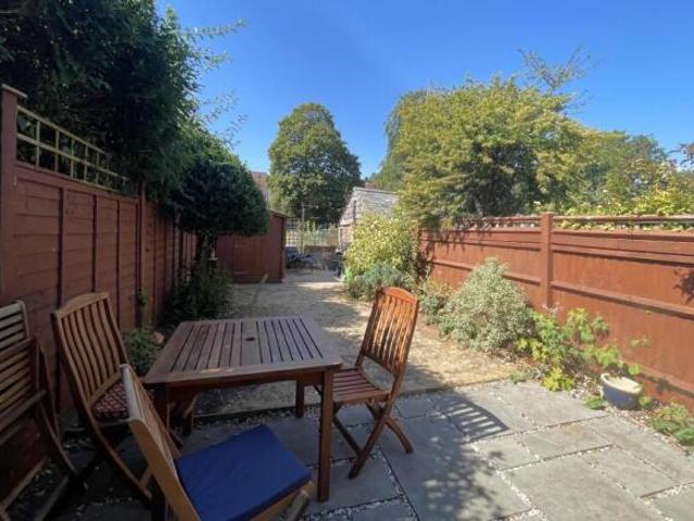 Cottage for rent in Merrow, Guildford