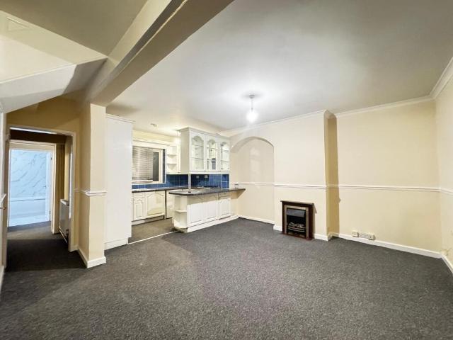 Terraced House for rent in Bromley