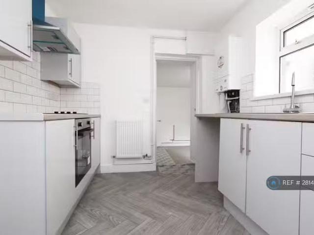 House for rent in Cwmparc, Wales