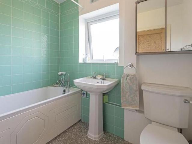 Cottage for rent in Cat Hill, England
