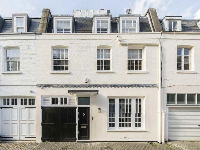 Terraced House for rent in Belgravia