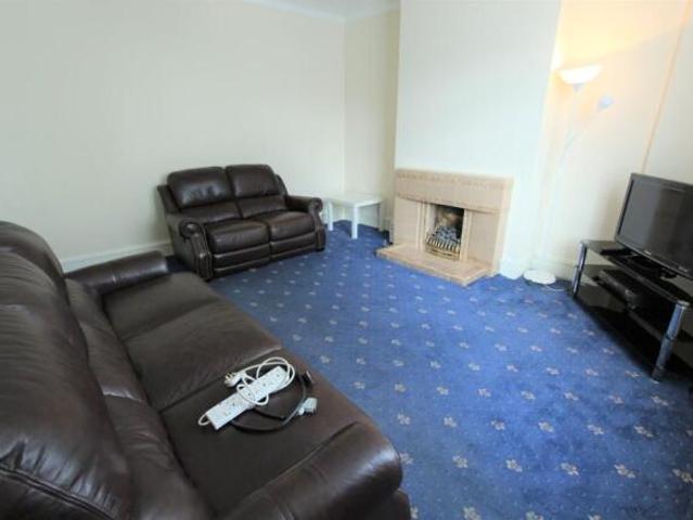 Cottage for rent in Cat Hill, England