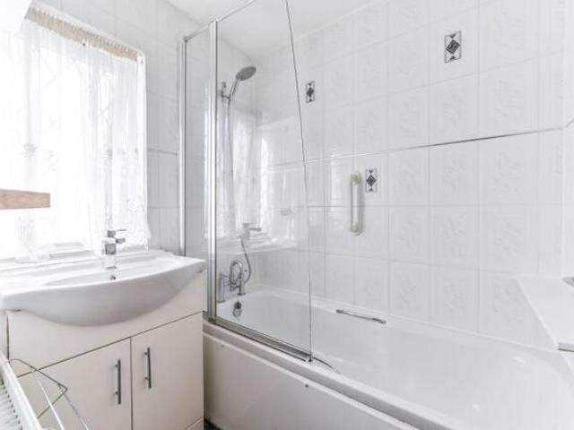 Cottage for rent in London Borough of Merton, Greater London