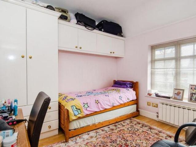 Cottage for rent in Greater London