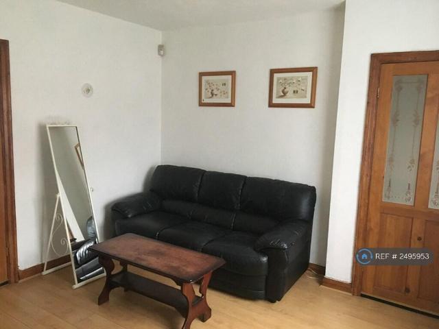 Terraced House for rent in Coventry