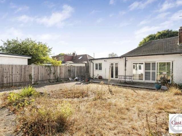 Cottage for rent in Edmonton, Greater London