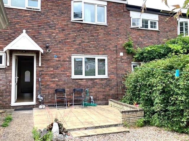 Terraced House for rent in Battersea