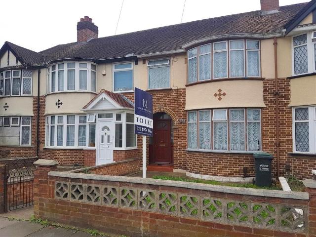 Terraced House for rent in Hayes