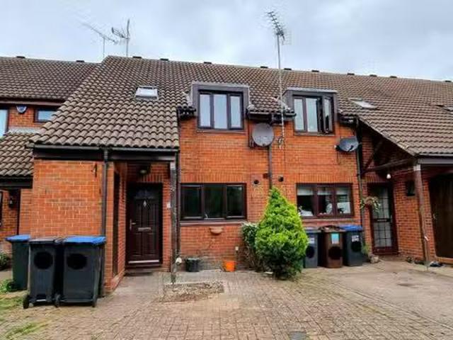 House for rent in Row Town, Surrey