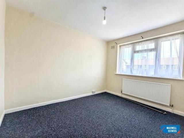Cottage for rent in Edgware, Greater London