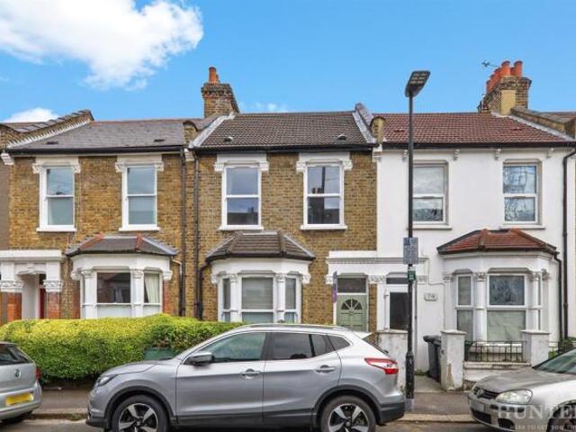 Cottage for rent in Cat Hill, England