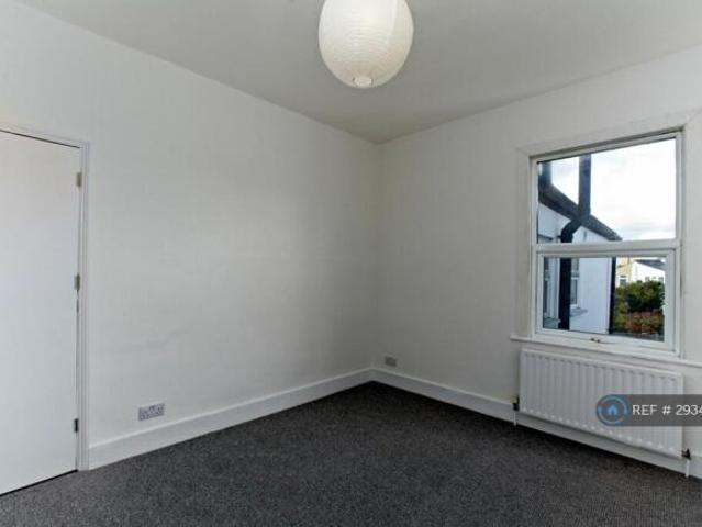 Cottage for rent in Cat Hill, England