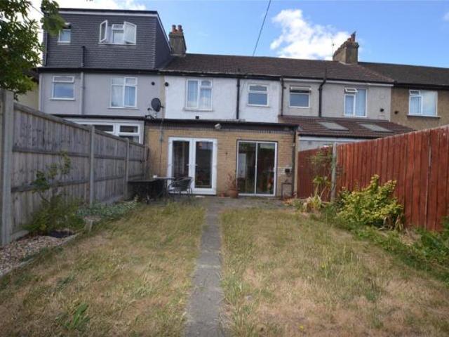 Cottage for rent in London Borough of Merton, Mitcham