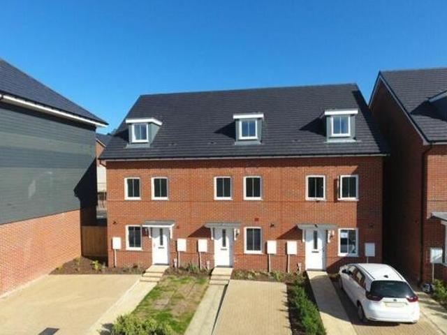 House for rent in Perryfields, West Sussex