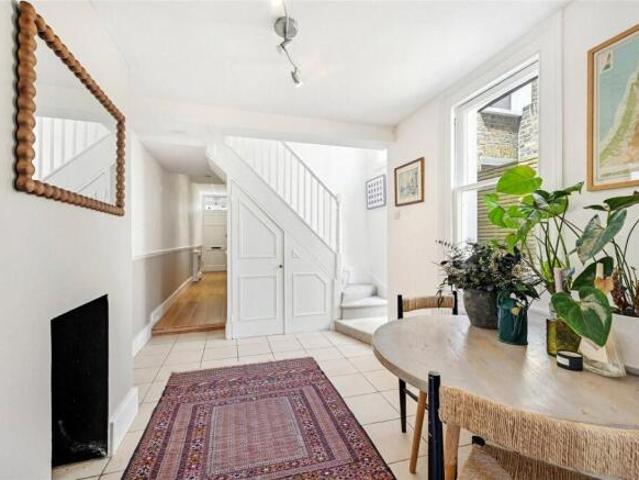 Cottage for rent in Cat Hill