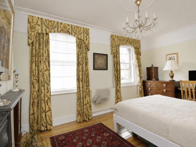 Cottage for rent in Greater London
