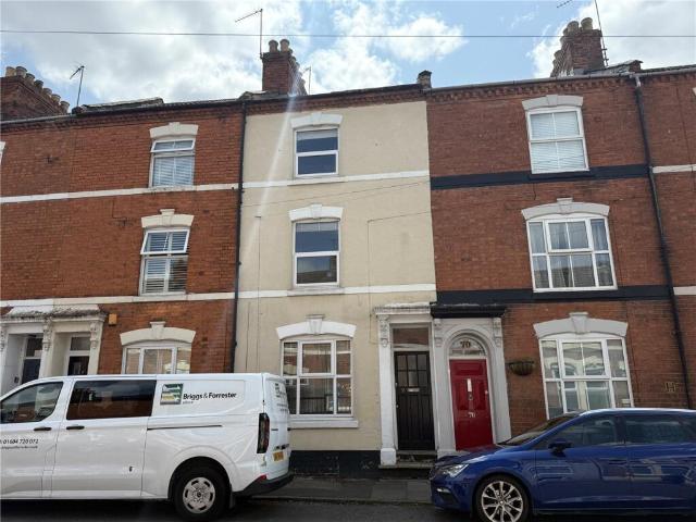 Terraced House for rent in Northampton