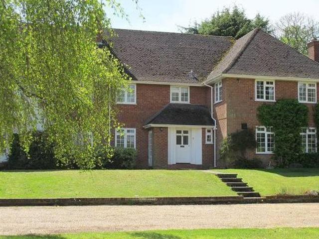 House for rent in Surrey, England