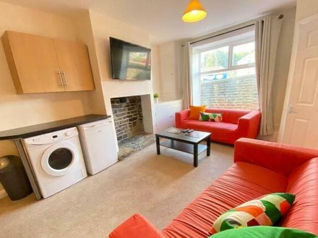 House for rent in Huddersfield, West Yorkshire