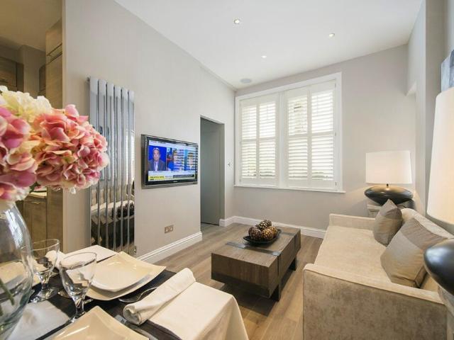 Terraced House for rent in Fulham