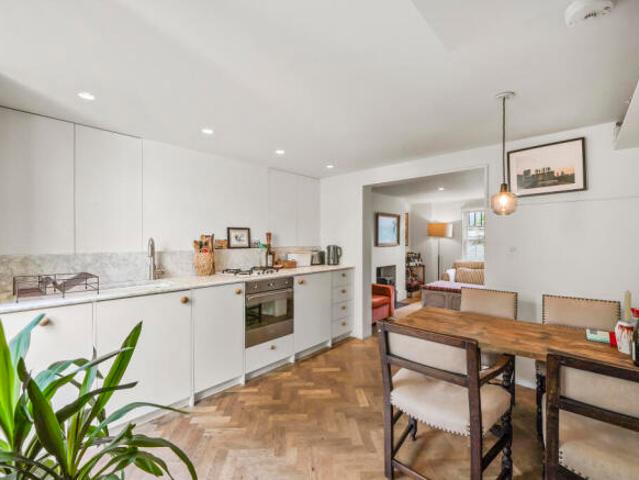 Cottage for rent in Camden Town, Greater London