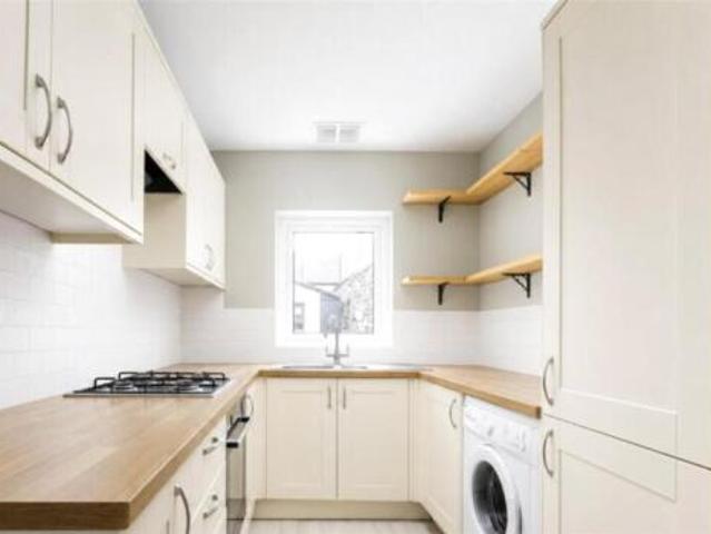 Cottage for rent in Cat Hill, England