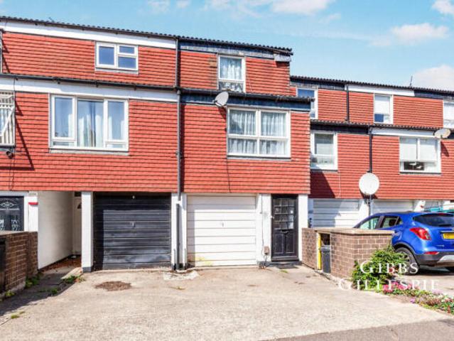 Cottage for rent in Uxbridge, Greater London